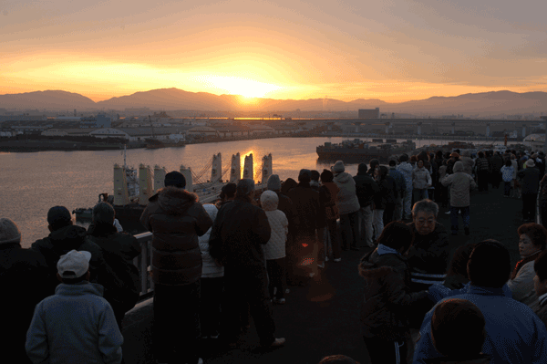 泉大津大橋から見た元旦の日の出
